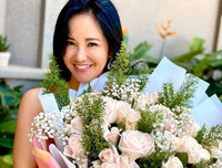 [ẢNH] Bất ngờ với sắc vóc tươi trẻ của ca sĩ Hồng Nhung ở tuổi 50