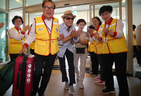 [ẢNH] Đẫm nước mắt ngày đoàn tụ các gia đình ly tán do chiến tranh Triều Tiên sau 69 năm