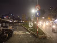 [ẢNH] Phần đường Láng không dành cho xe máy: Nhiều người bị 