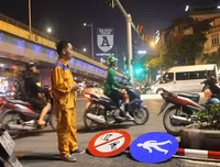 [ẢNH] Phần đường Láng không dành cho xe máy: Nhiều người bị 