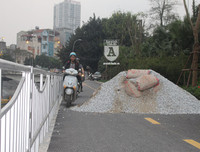 [ẢNH] Phần đường Láng không dành cho xe máy: Nhiều người bị 