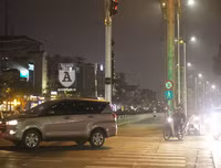 [ẢNH] Phần đường Láng không dành cho xe máy: Nhiều người bị 