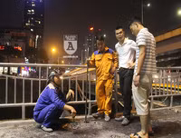 [ẢNH] Phần đường Láng không dành cho xe máy: Nhiều người bị 