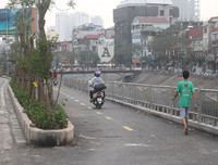 [ẢNH] Phần đường Láng không dành cho xe máy: Nhiều người bị 