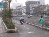 [ẢNH] Phần đường Láng không dành cho xe máy: Nhiều người bị 