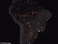 Cháy rừng Amazon: Bầu trời Brazil chìm trong khói tro, 3h chiều tối đen như giữa đêm