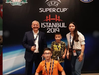 Cậu bé không chân sống đầy nghị lực, 