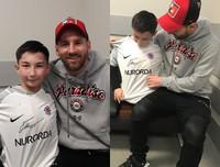 Cậu bé không chân sống đầy nghị lực, 