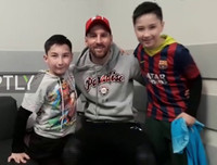 Cậu bé không chân sống đầy nghị lực, 