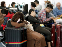 Hàng triệu người phải di tản, hàng hóa siêu thị bị 