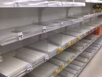 Hàng triệu người phải di tản, hàng hóa siêu thị bị 