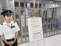 Hàng triệu người phải di tản, hàng hóa siêu thị bị 