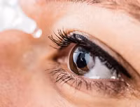 [ẢNH] Những thói quen xấu có thể gây hại cho mắt mà nhiều người mắc phải