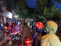 Ảnh hưởng bão số 2: Cầu sập, kênh vỡ, 5 người thương vong