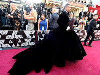 [ẢNH] Chuyện lạ Oscar 2019: Nam tài tử tự tin mặc váy 