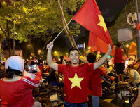 [ẢNH] Muôn vàn cách ăn mừng của Sao khi đội tuyển Việt Nam vào chung kết AFF Cup 2018