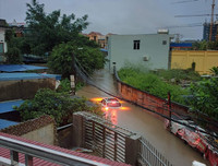 Thái Nguyên ngập lụt kỷ lục, ô tô 