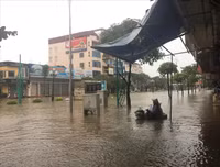 Thái Nguyên ngập lụt kỷ lục, ô tô 