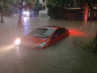Thái Nguyên ngập lụt kỷ lục, ô tô 