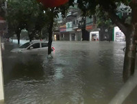 Thái Nguyên ngập lụt kỷ lục, ô tô 