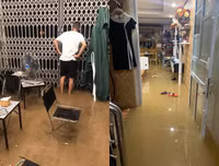 Thái Nguyên ngập lụt kỷ lục, ô tô 