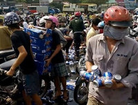 Hành xử xấu xí của một bộ phận người Việt tại siêu thị Auchan