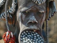 [ẢNH] Những phong tục kỳ lạ nhất của các bộ tộc trên thế giới