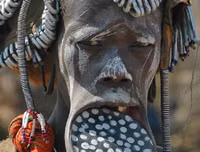 [ẢNH] Những phong tục kỳ lạ nhất của các bộ tộc trên thế giới