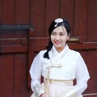 Dung nhan xinh đẹp trẻ trung của vợ sắp cưới Tiến Đạt rapper