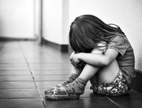 [ẢNH] Bạo hành trẻ em: Cần chế tài xử phạt thích đáng