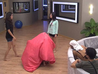 [ẢNH] Loạt game show Việt bị chỉ trích vì phản cảm, lố lăng