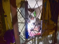 Kinh ngạc cảnh sống chật chội trong những ngôi nhà siêu nhỏ