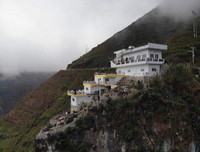 Cận cảnh khách sạn 7 tầng xây dựng trái phép trên đèo Mã Pì Lèng