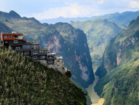 Cận cảnh khách sạn 7 tầng xây dựng trái phép trên đèo Mã Pì Lèng