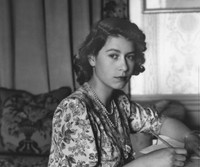 [ẢNH] Những bức ảnh thời trẻ hiếm có của Nữ hoàng Anh Elizabeth II