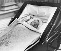 [ẢNH] Những bức ảnh thời trẻ hiếm có của Nữ hoàng Anh Elizabeth II