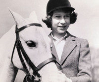 [ẢNH] Những bức ảnh thời trẻ hiếm có của Nữ hoàng Anh Elizabeth II