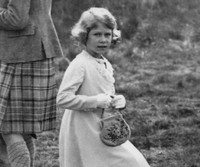 [ẢNH] Những bức ảnh thời trẻ hiếm có của Nữ hoàng Anh Elizabeth II