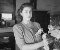 [ẢNH] Những bức ảnh thời trẻ hiếm có của Nữ hoàng Anh Elizabeth II