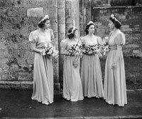 [ẢNH] Những bức ảnh thời trẻ hiếm có của Nữ hoàng Anh Elizabeth II