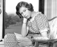 [ẢNH] Những bức ảnh thời trẻ hiếm có của Nữ hoàng Anh Elizabeth II