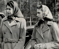 [ẢNH] Những bức ảnh thời trẻ hiếm có của Nữ hoàng Anh Elizabeth II