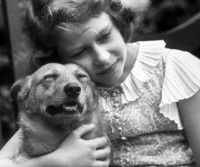 [ẢNH] Những bức ảnh thời trẻ hiếm có của Nữ hoàng Anh Elizabeth II