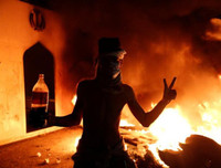 [ẢNH] Vụ đốt cháy lãnh sự quán Iran tại Najaf: Mối quan hệ lịch sử bị phá vỡ