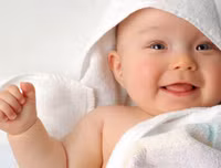 Khéo léo học tắm đúng cách cho trẻ sơ sinh trong mùa đông