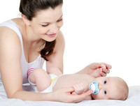 Khéo léo học tắm đúng cách cho trẻ sơ sinh trong mùa đông