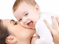 Khéo léo học tắm đúng cách cho trẻ sơ sinh trong mùa đông