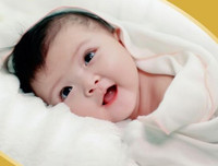 Khéo léo học tắm đúng cách cho trẻ sơ sinh trong mùa đông