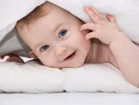 Khéo léo học tắm đúng cách cho trẻ sơ sinh trong mùa đông
