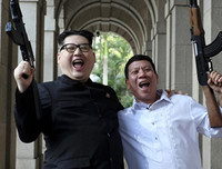 Bản sao nhà lãnh đạo Kim Jong-un và những lần gây chú ý khi xuất hiện cùng bản sao Tổng thống